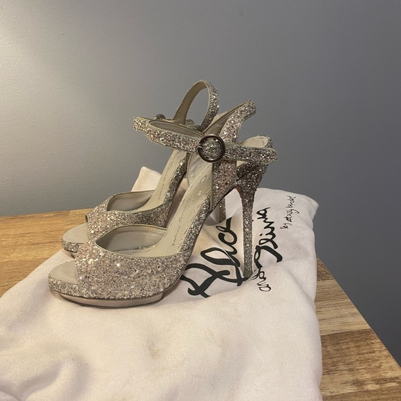 Alice and Olivia high heels, size 35.5, worn once brand new. - Picture 1 of 3